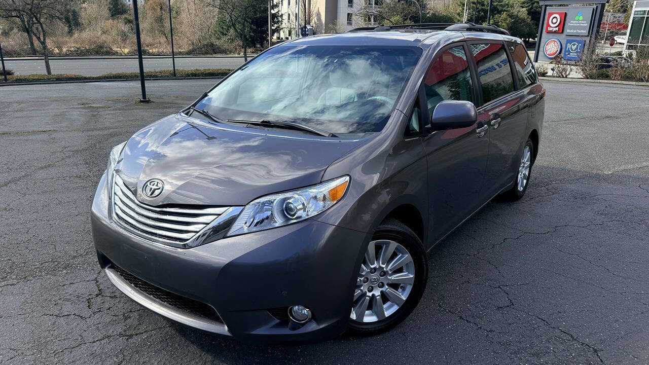 Used 2012 Toyota Sienna Limited w/ Premium Pkg image 4