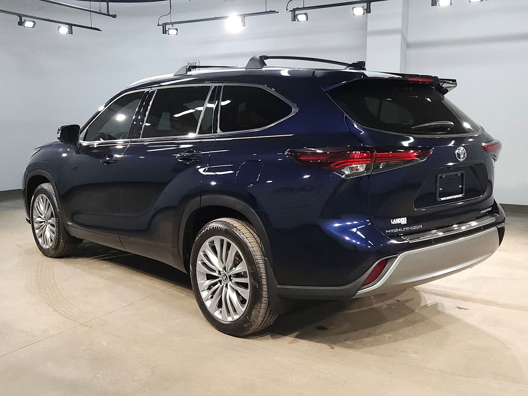 Certified 2025 Toyota Highlander Platinum image 5