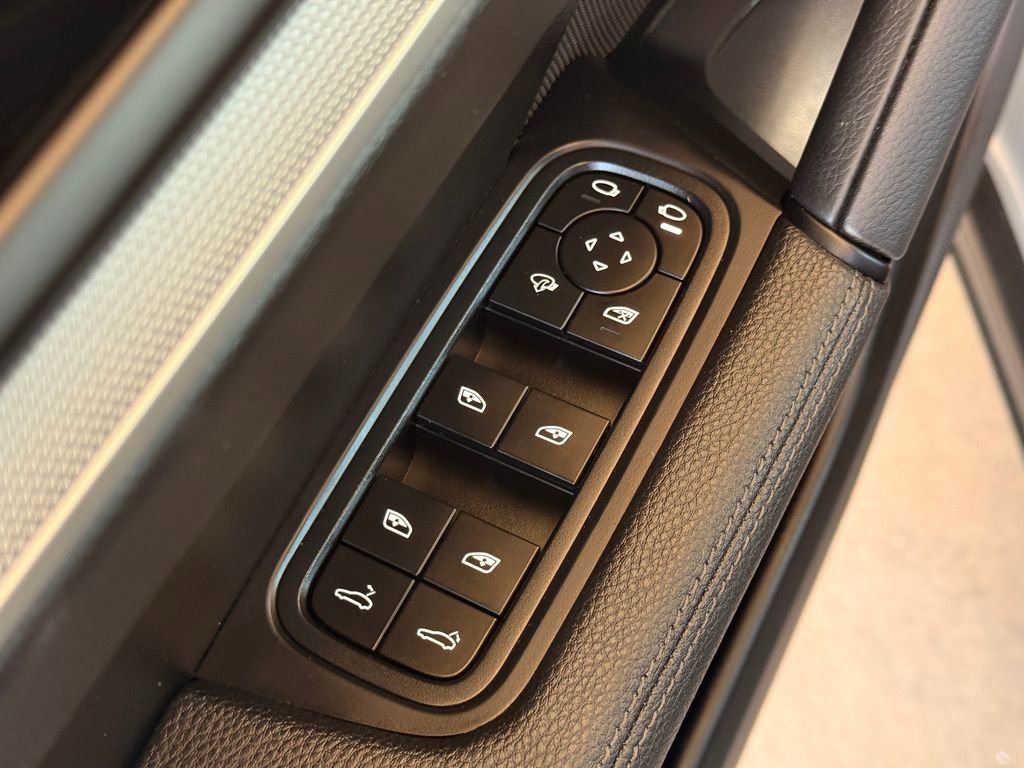Used 2024 Porsche Cayenne image 29