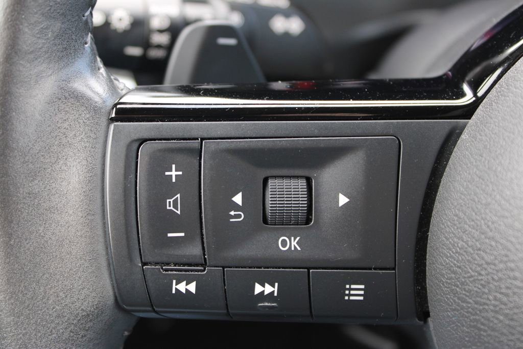 Used 2022 Nissan Rogue Platinum w/ Head-Up Display Package image 28