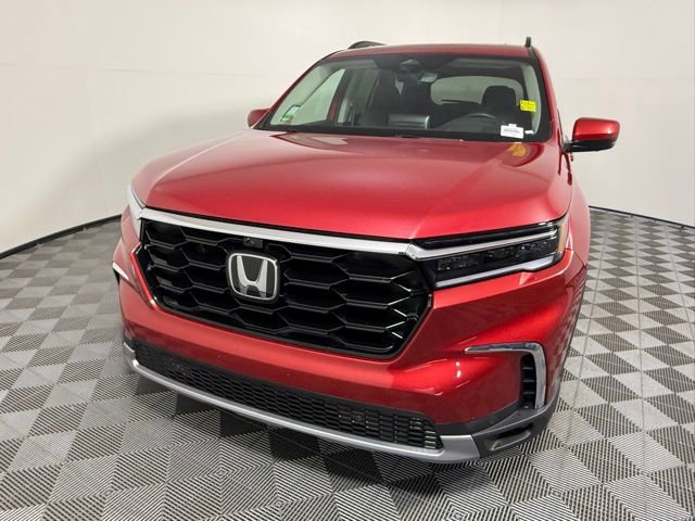 Used 2025 Honda Pilot Elite image 2