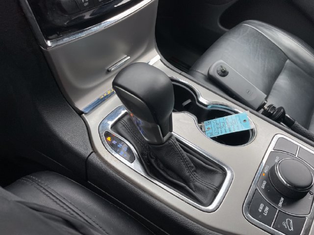 Used 2019 Jeep Grand Cherokee Limited AWD/4WD image 15