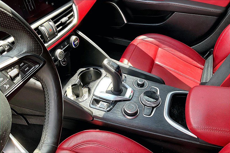 Used 2020 Alfa Romeo Giulia w/ Nero Edizione RWD image 9