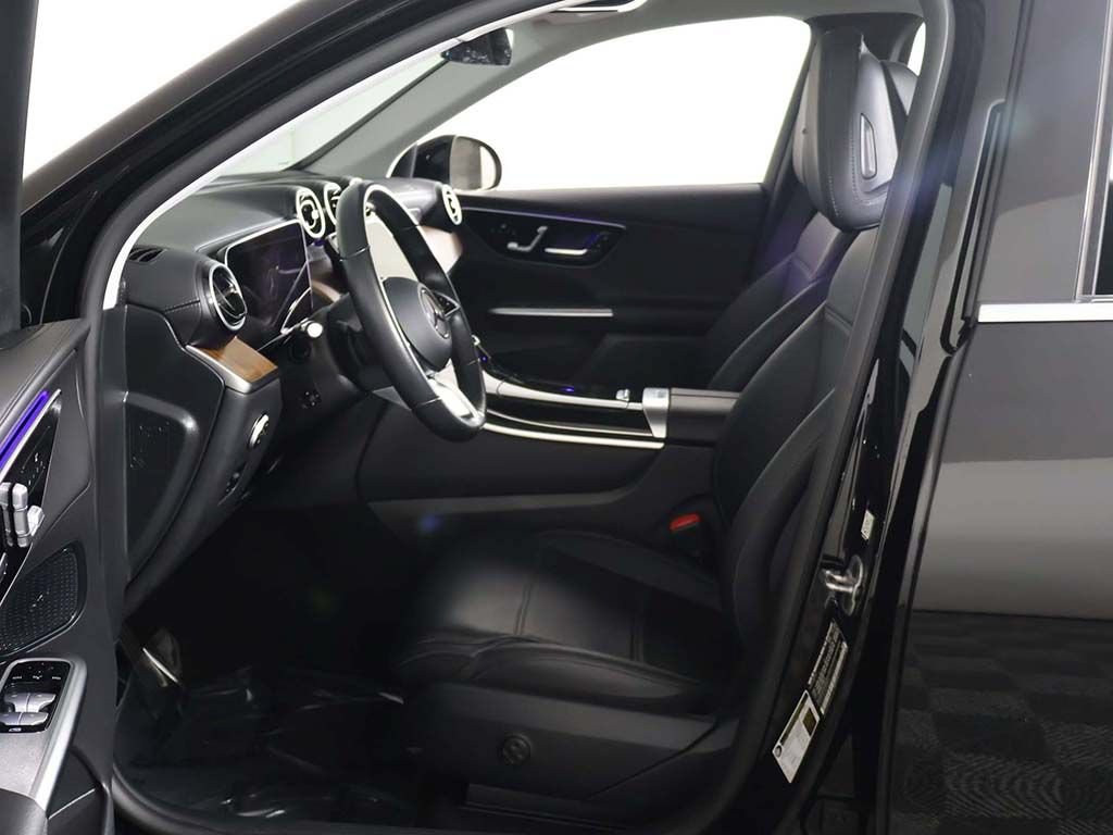 Used 2025 Mercedes-Benz GLC 350e 4MATIC image 26