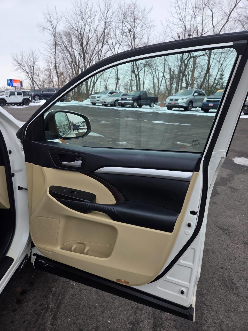 Used 2015 Toyota Highlander XLE image 13