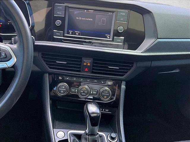 Used 2024 Volkswagen Jetta SE w/ Panoramic Sunroof Package FWD image 8
