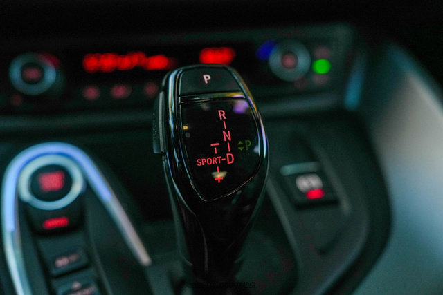 Used 2017 BMW i8 image 30