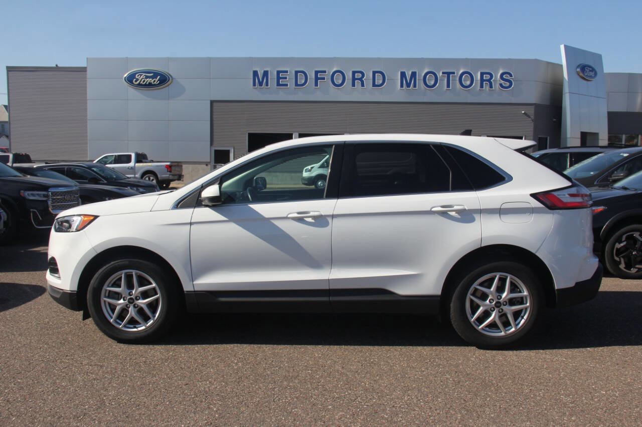 Used 2024 Ford Edge SEL image 2
