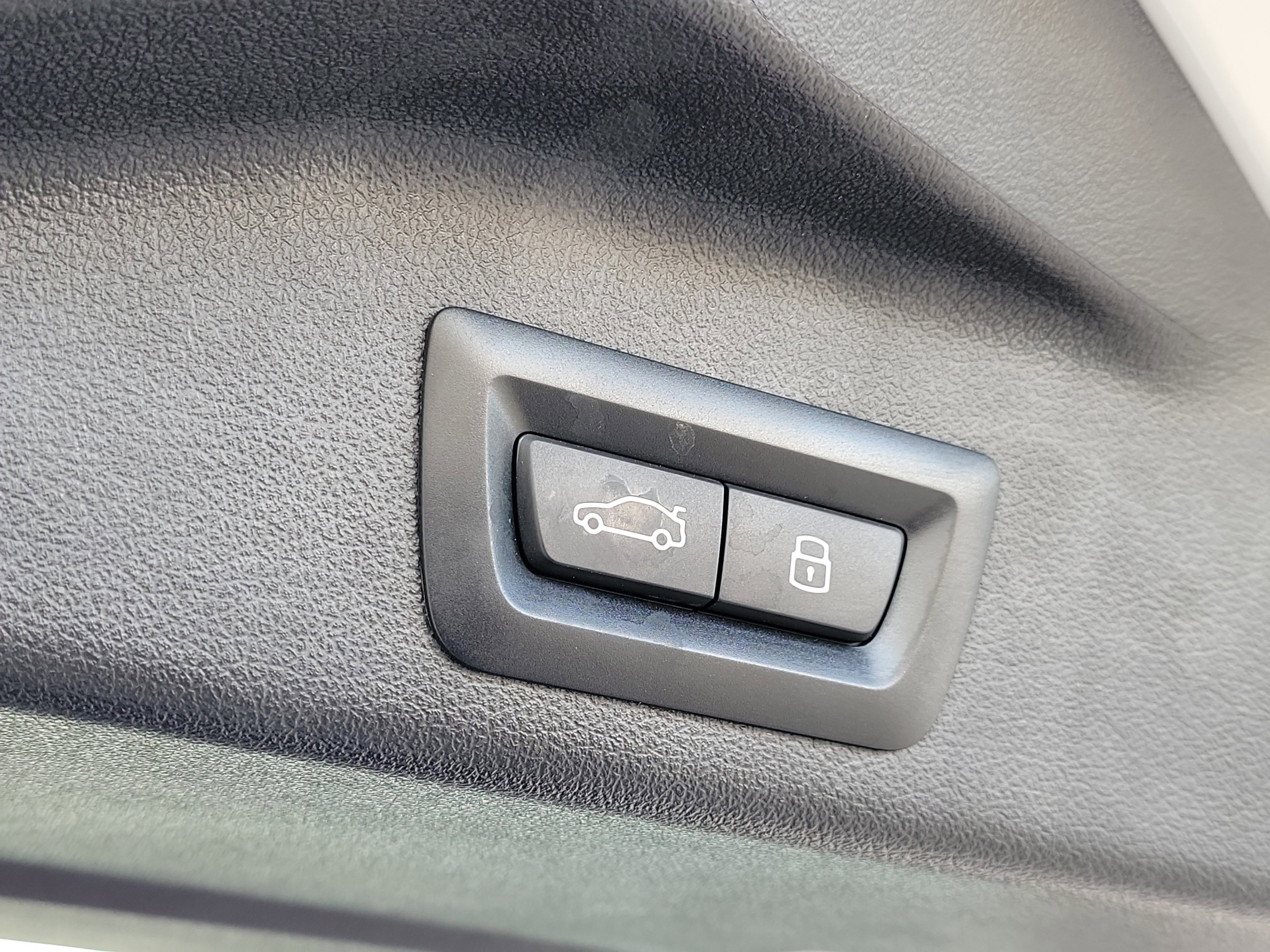 Used 2024 BMW X5 sDrive40i w/ Premium Package image 9