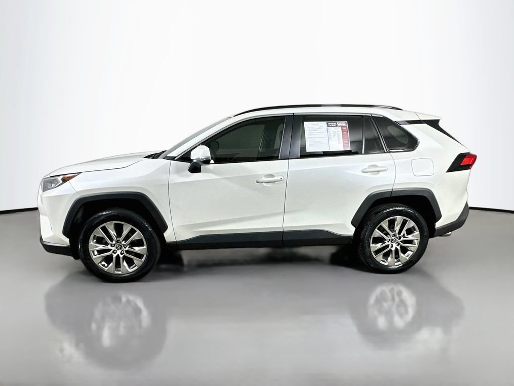 Used 2021 Toyota RAV4 XLE Premium FWD image 5