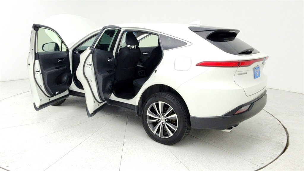 Used 2021 Toyota Venza LE image 11