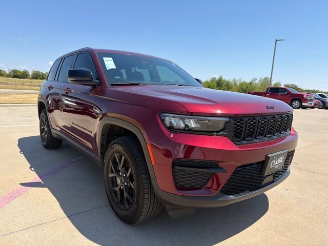 Used 2025 Jeep Grand Cherokee Altitude RWD image 7