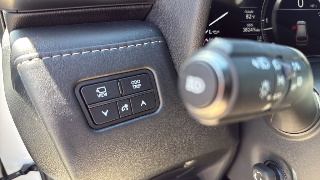 Used 2023 Lexus LX 600 4WD w/ Appearance Package image 23