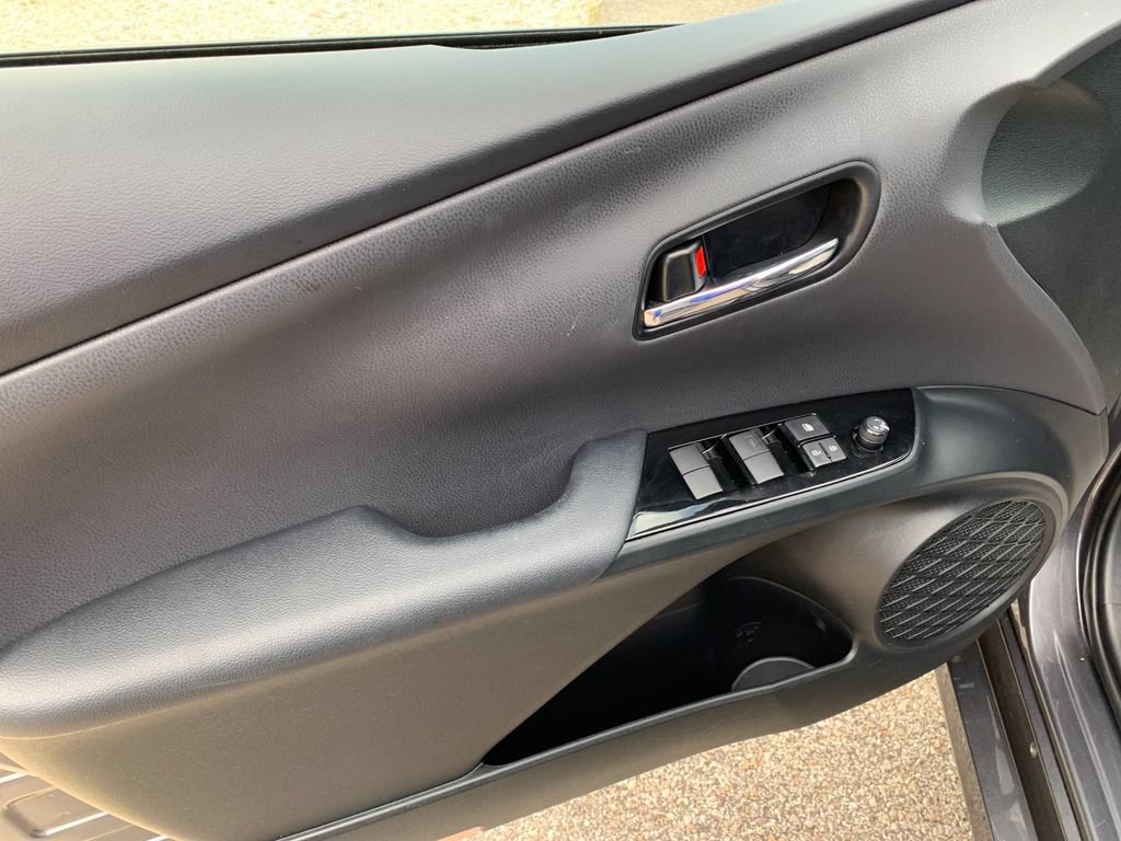 Used 2022 Toyota Prius Prime XLE FWD image 12