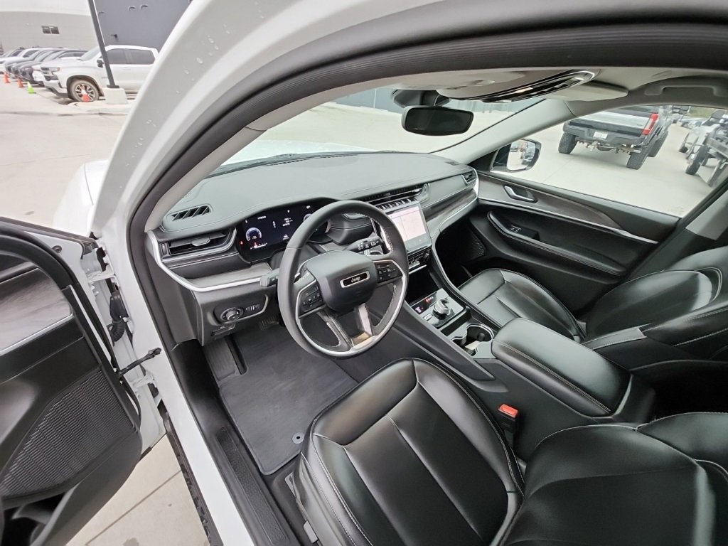 Used 2024 Jeep Grand Cherokee Limited image 15