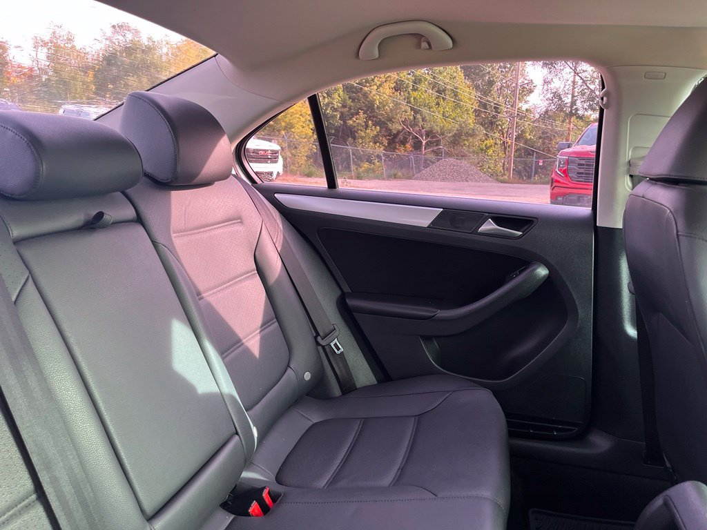 Used 2013 Volkswagen Jetta SE FWD image 36