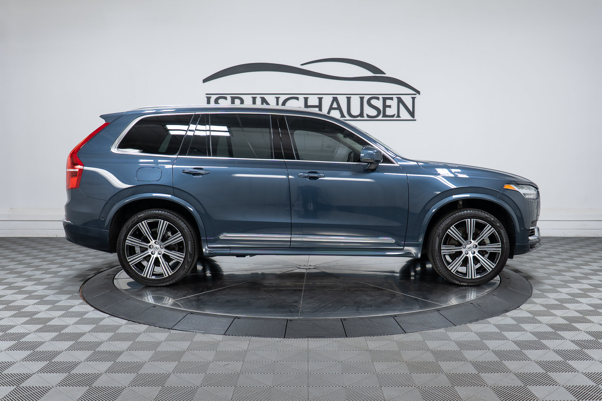 Certified 2025 Volvo XC90 T8 Plus w/ Protection Package Premier AWD/4WD image 4