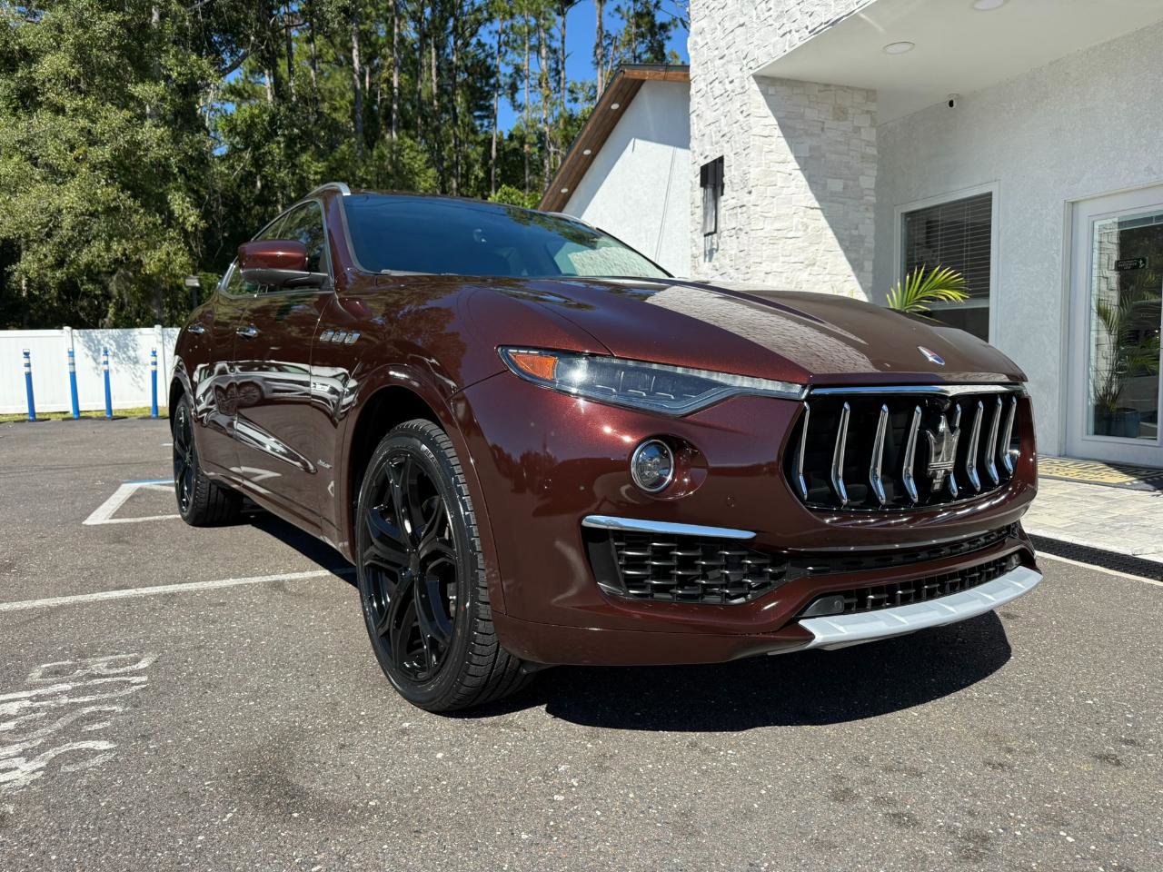 Used 2019 Maserati Levante GranLusso AWD/4WD image 17