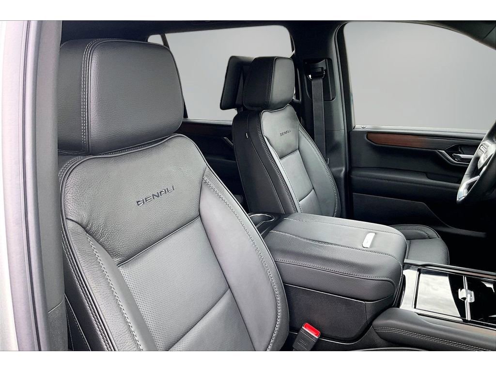 New 2026 GMC Yukon XL Denali w/ Denali Reserve Package image 11