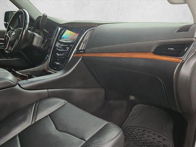 Used 2019 Cadillac Escalade Luxury AWD/4WD image 23