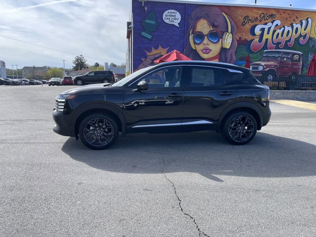 Used 2025 Nissan Kicks SR w/ SR Premium Package AWD/4WD image 2