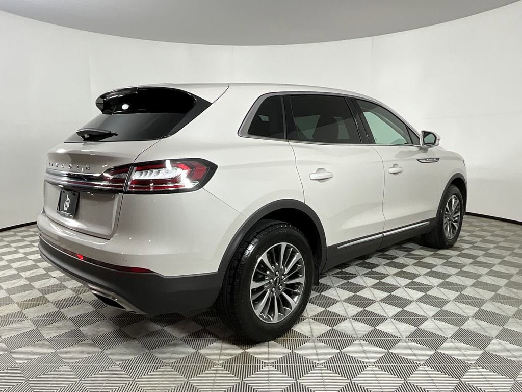Used 2023 Lincoln Nautilus FWD image 4