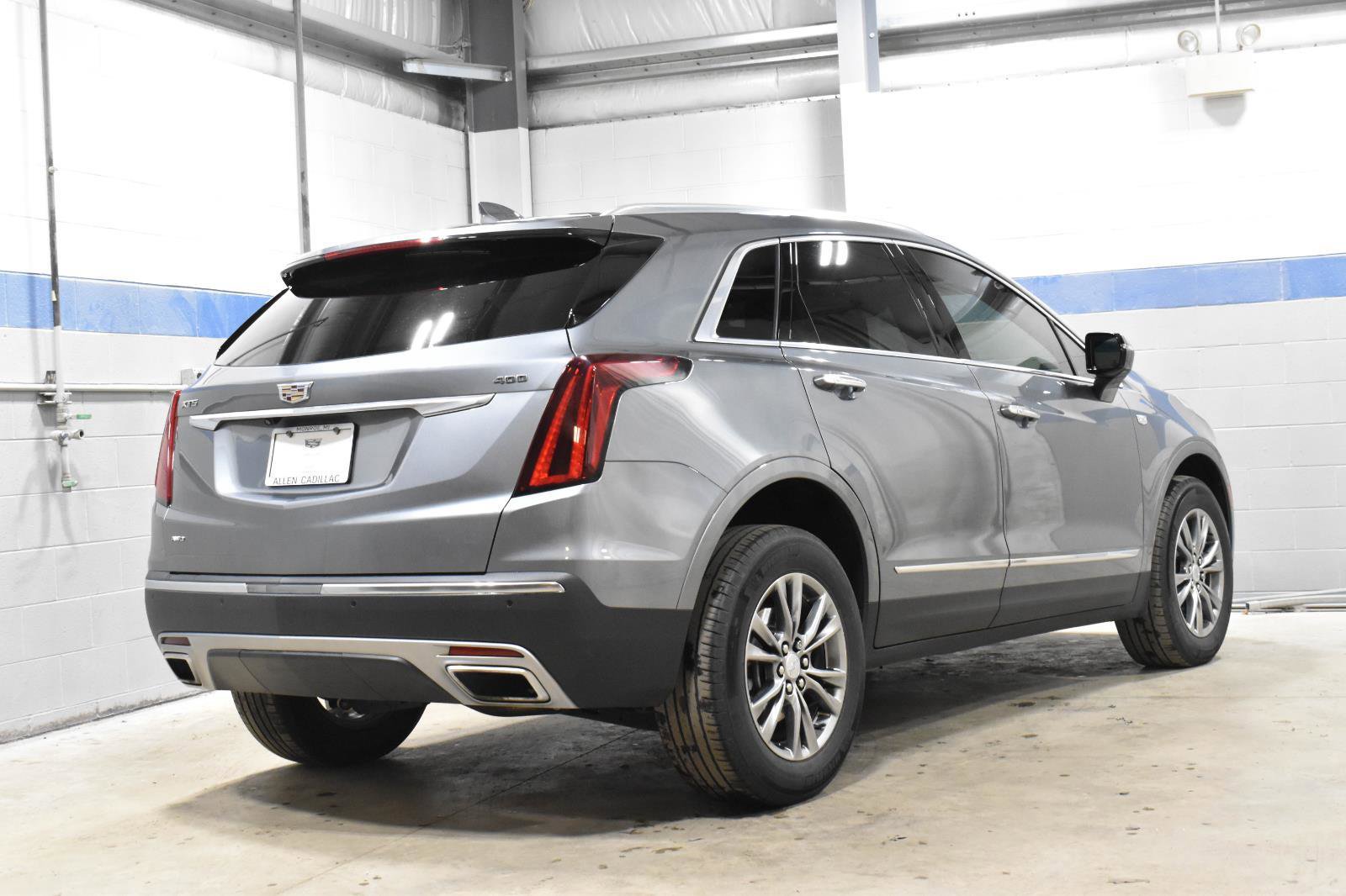 Used 2021 Cadillac XT5 Premium Luxury w/ LPO, Floor Liner Package image 30