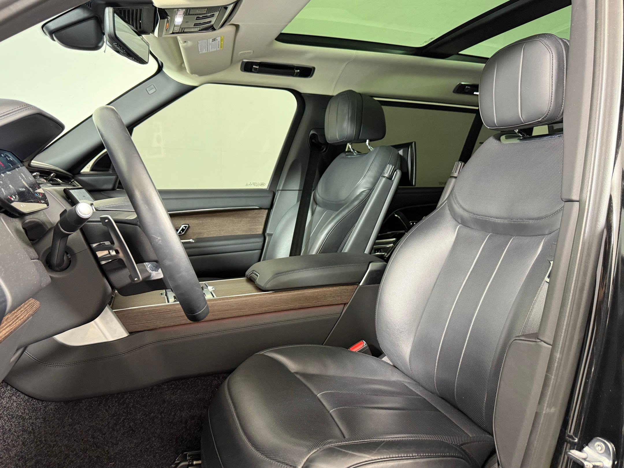 Used 2023 Land Rover Range Rover Long Wheelbase Autobiography AWD/4WD image 6