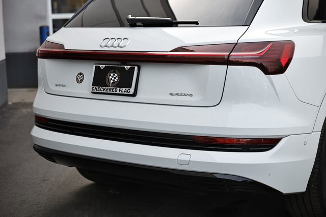 Used 2022 Audi e-tron Premium Plus image 9