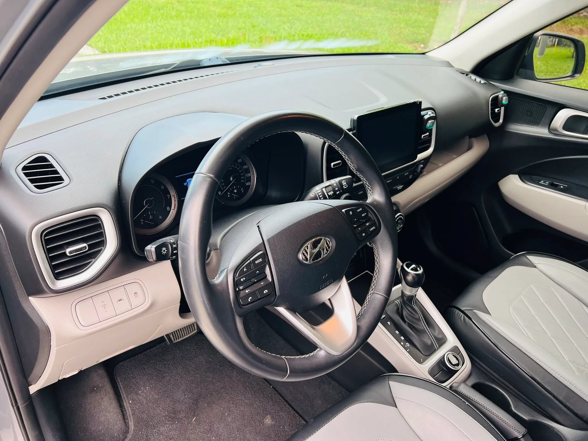 Used 2022 Hyundai Venue SEL FWD image 11