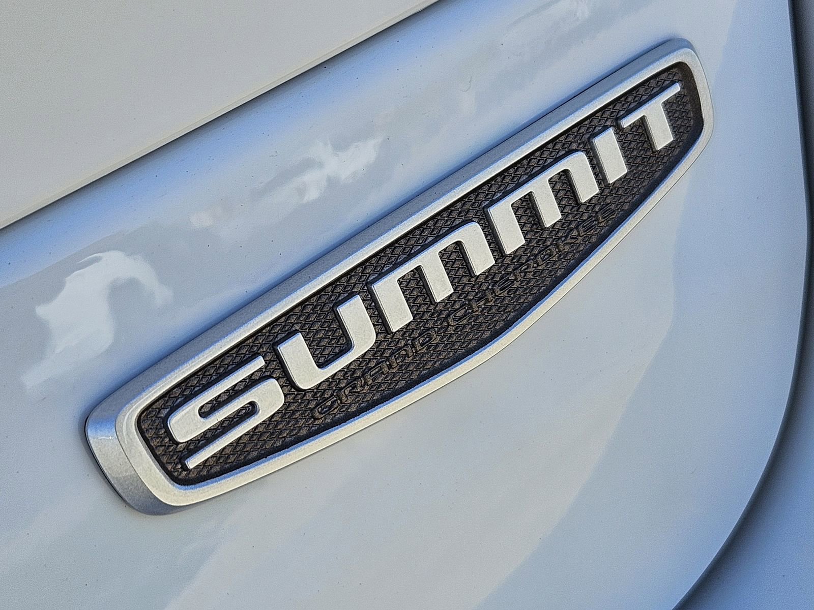 New 2025 Jeep Grand Cherokee Summit image 12