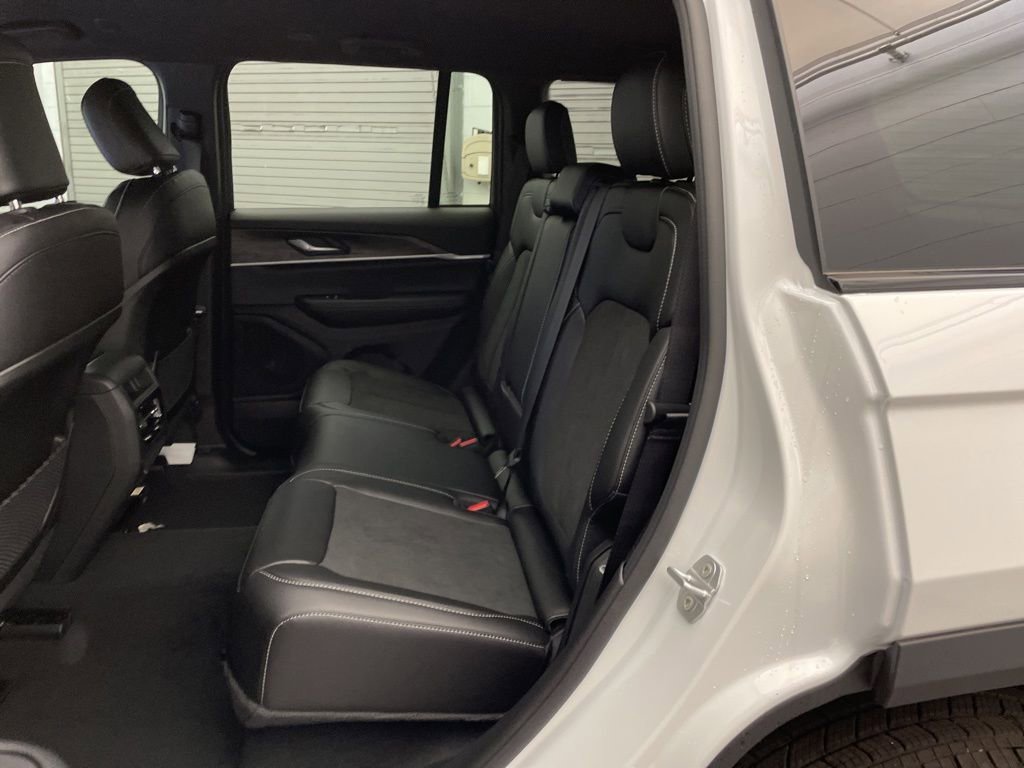 New 2026 Jeep Grand Cherokee Altitude image 16