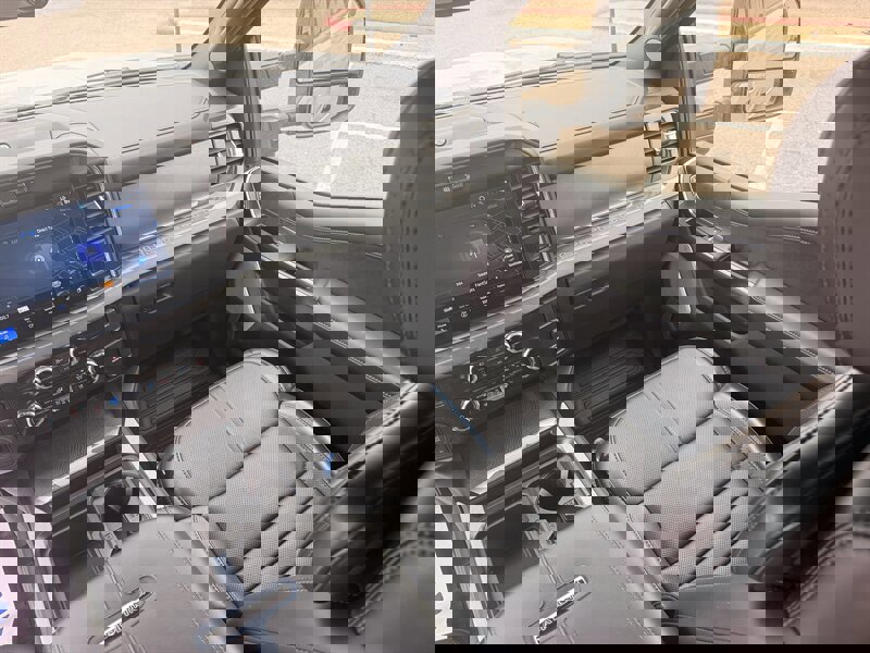 Used 2025 Ford F450 Platinum w/ FX4 Off-Road Package image 35