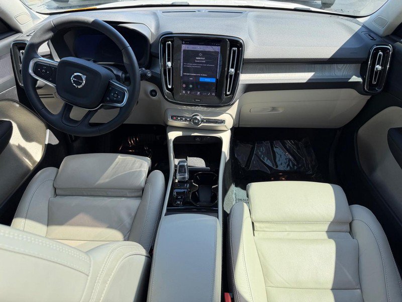 Certified 2024 Volvo XC40 B5 Plus w/ Climate Package AWD/4WD image 6