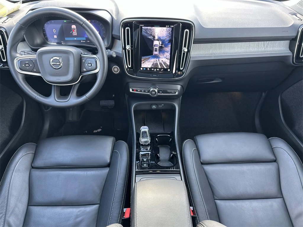 Used 2025 Volvo XC40 B5 Plus image 14
