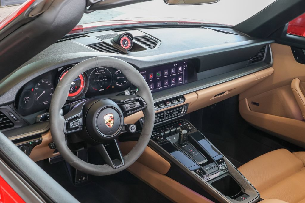 Certified 2024 Porsche 911 Cabriolet image 4