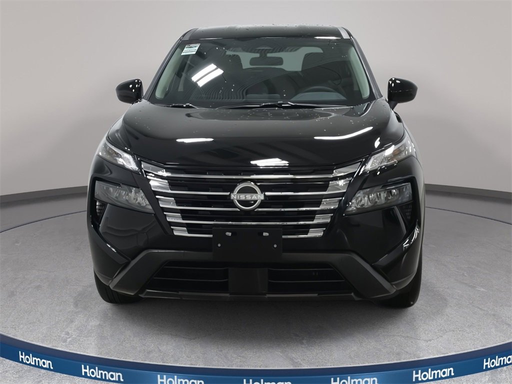 Used 2025 Nissan Rogue SV image 3