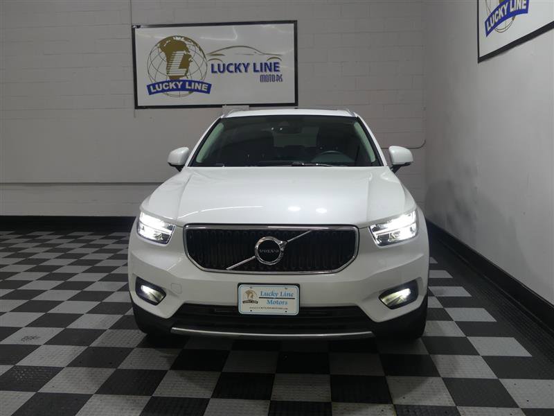Used 2021 Volvo XC40 T5 Momentum w/ Climate Package image 2
