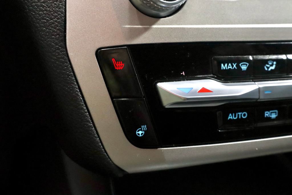 Certified 2022 Ford Explorer XLT w/ Equipment Group 202A image 5