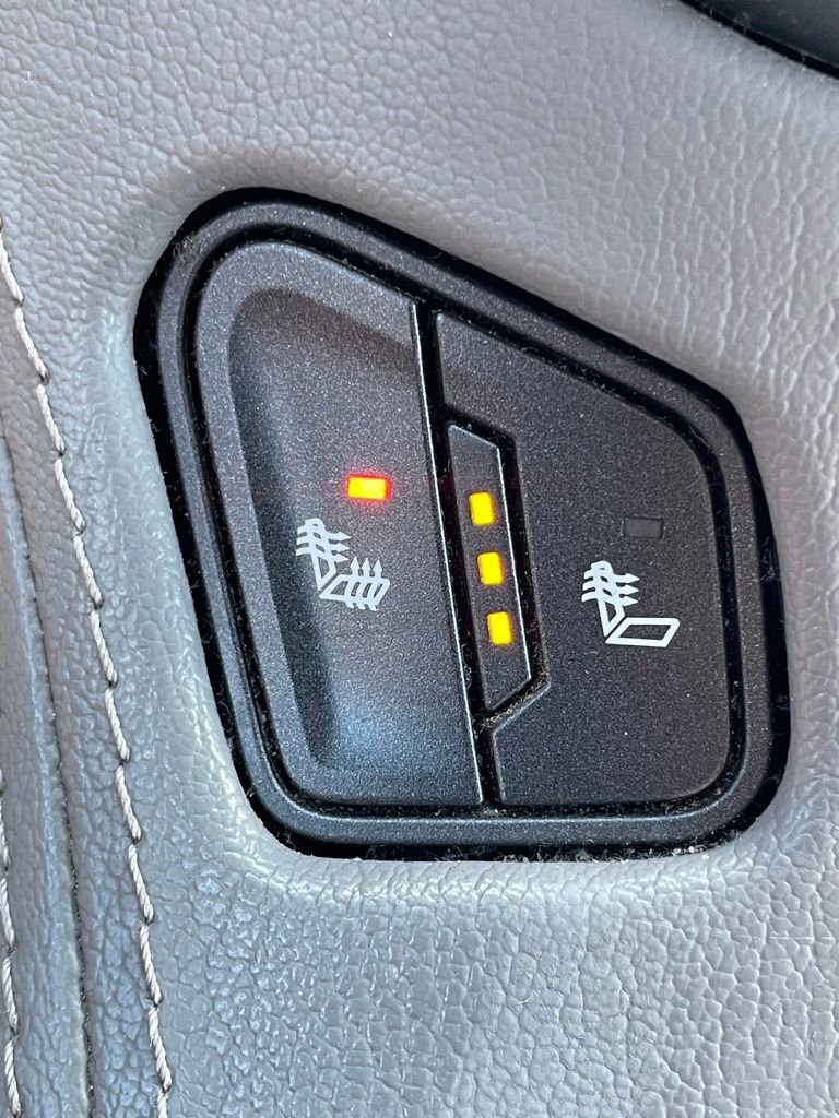 Used 2018 Chevrolet Suburban LT RWD image 46