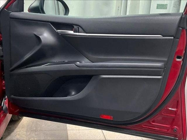 Used 2020 Toyota Camry LE w/ Convenience Package FWD image 12