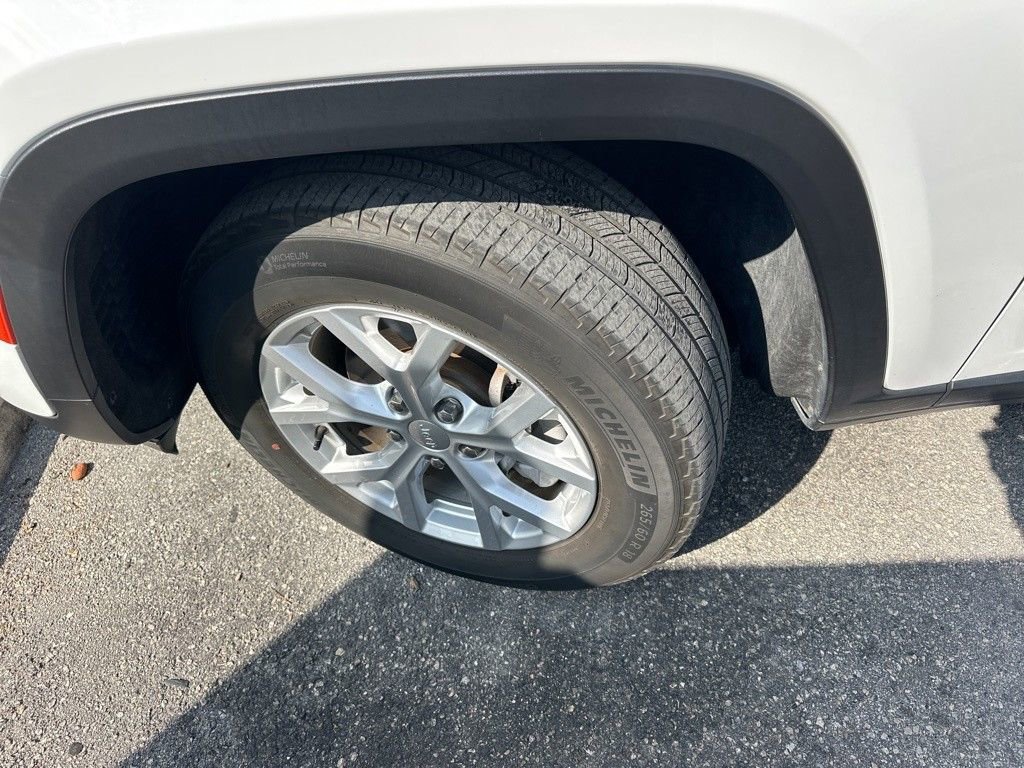 Used 2023 Jeep Grand Cherokee Limited image 8