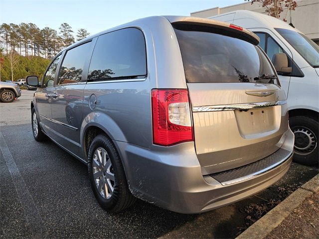 Used 2016 Chrysler Town & Country Touring image 4