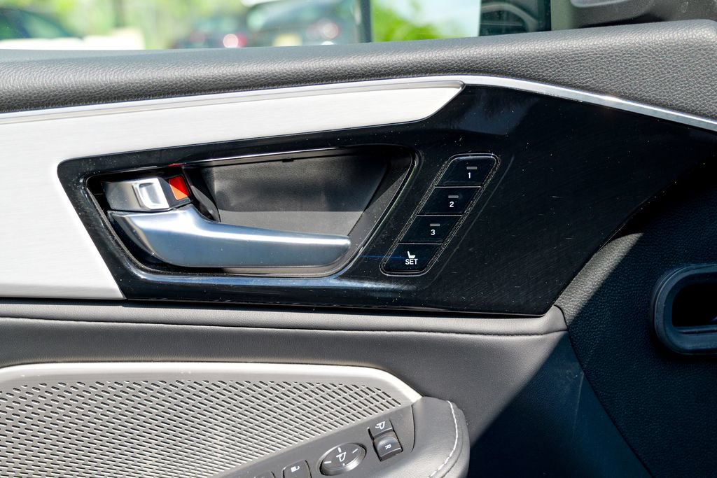 Used 2023 Acura MDX SH-AWD w/ Technology Package image 19