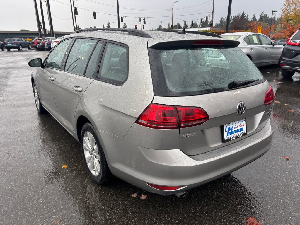 Used 2017 Volkswagen Golf S image 7