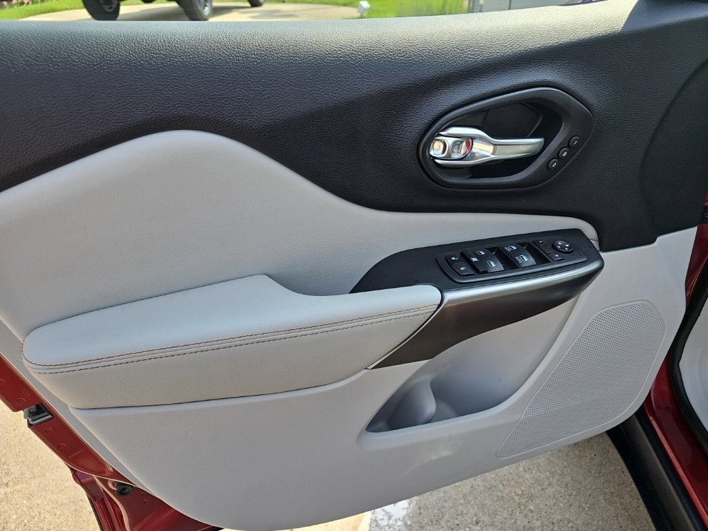 Certified 2021 Jeep Cherokee Limited w/ Elite Package AWD/4WD image 19