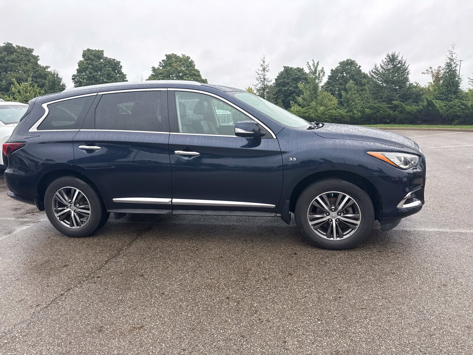 Used 2017 INFINITI QX60 Luxe w/ Premium Plus Package AWD/4WD image 4