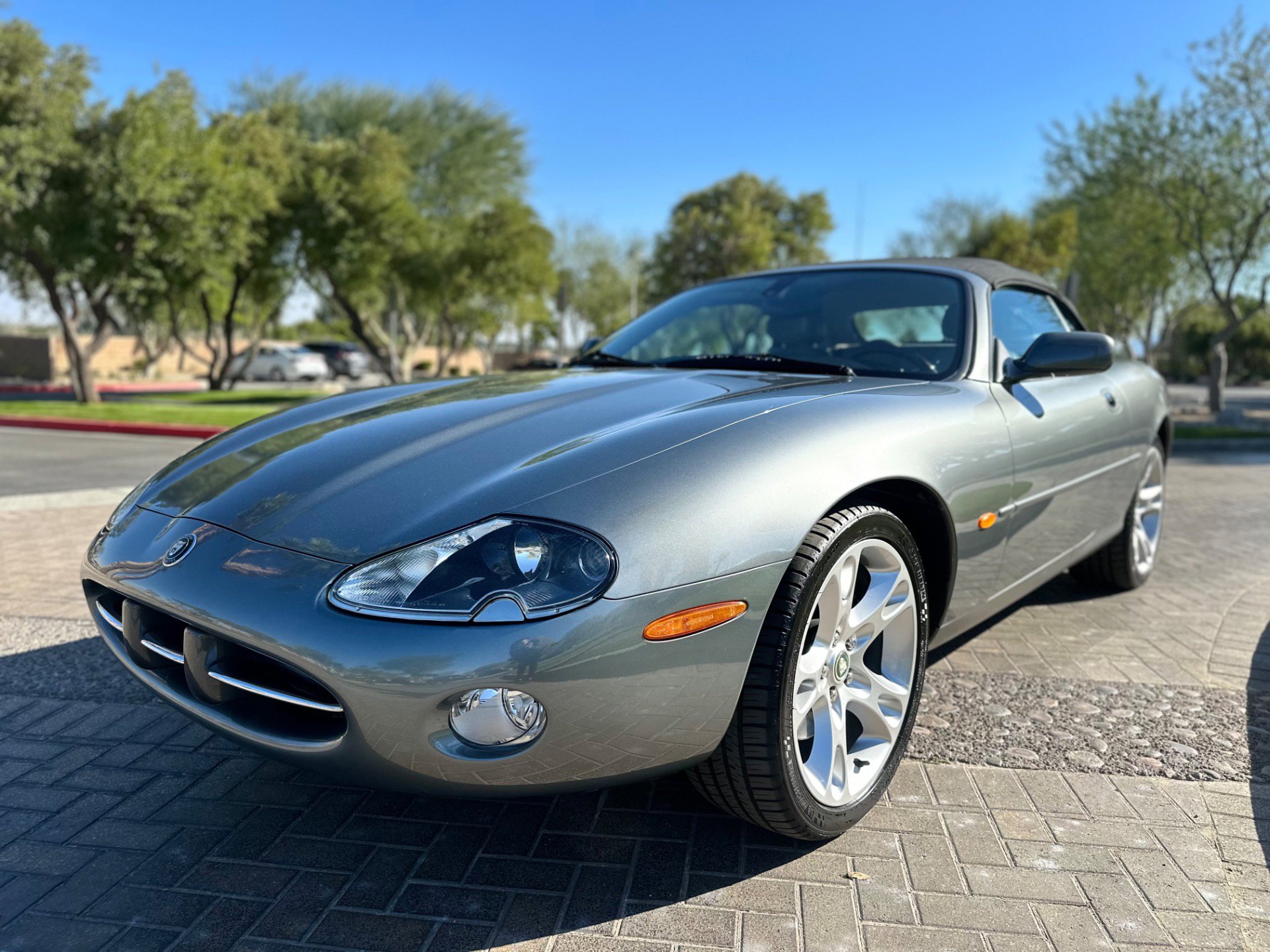 Used 2003 Jaguar XK8 Convertible image 2