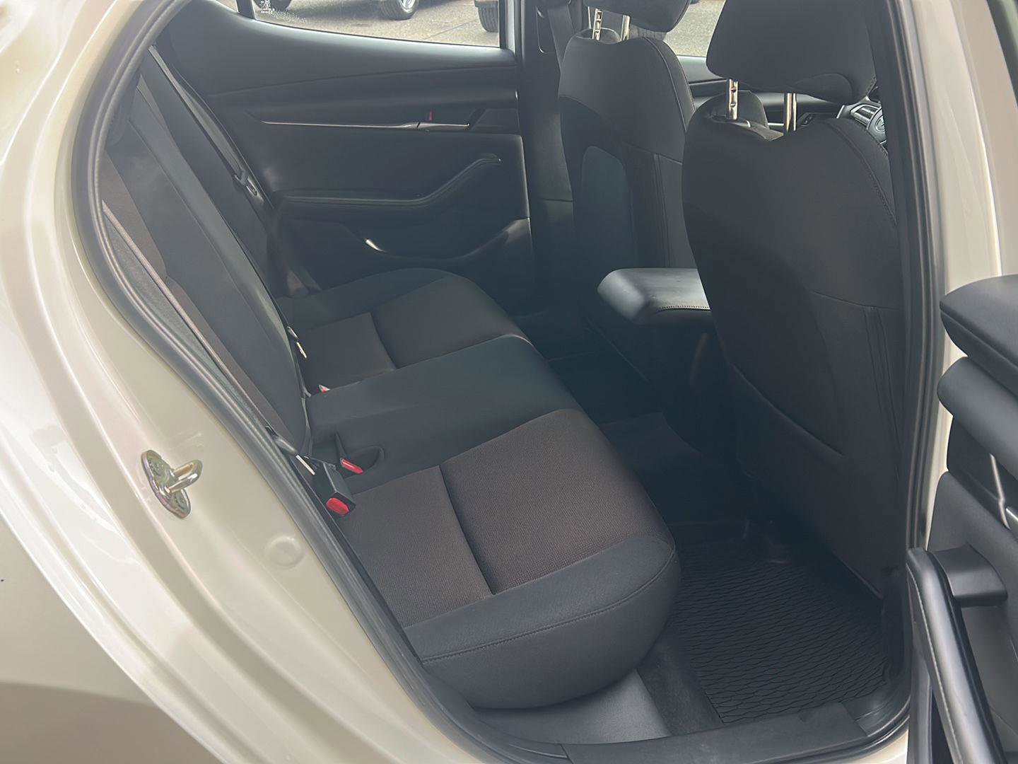 Used 2022 MAZDA MAZDA3 s image 22