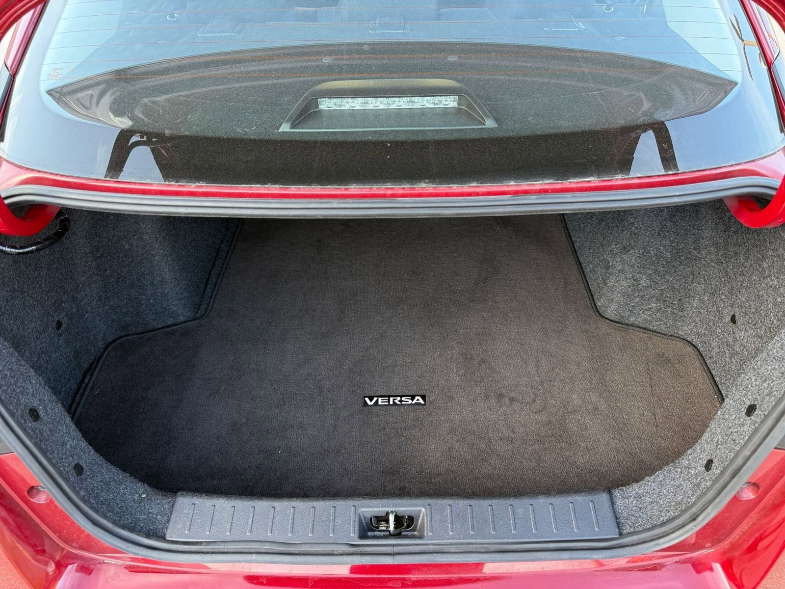 Used 2025 Nissan Versa SV image 31